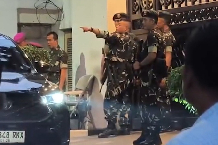 Rumah-Jaksa-Agung-Muda-Tindak-Pidana-Khusus-Jampidsus-Febrie-Adriansyah-di-kawasan-Kebayoran-Baru-Jakarta-Selatan-tampak-dijaga-sejumlah-personel-TNI
